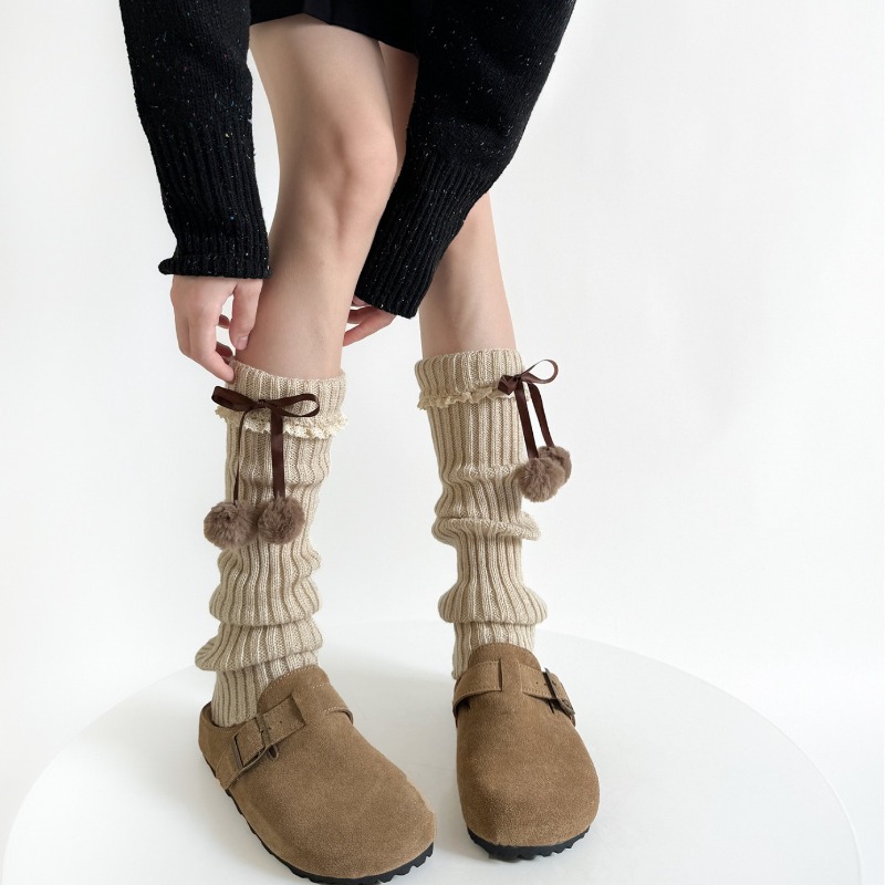 Boot Sock Slouchy - Kamelstrick-Beinwärmer mit pelzigem Ball-Schleifenbesatz, lässige Stiefelsocken